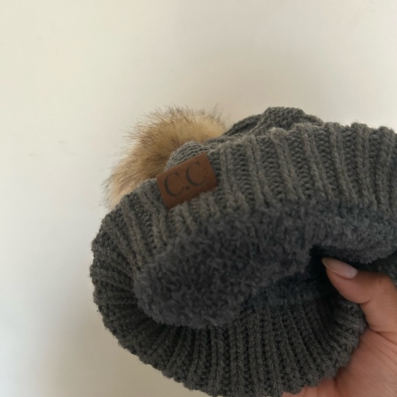 C.C fur Pom knit beanie - Picture 2 of 4